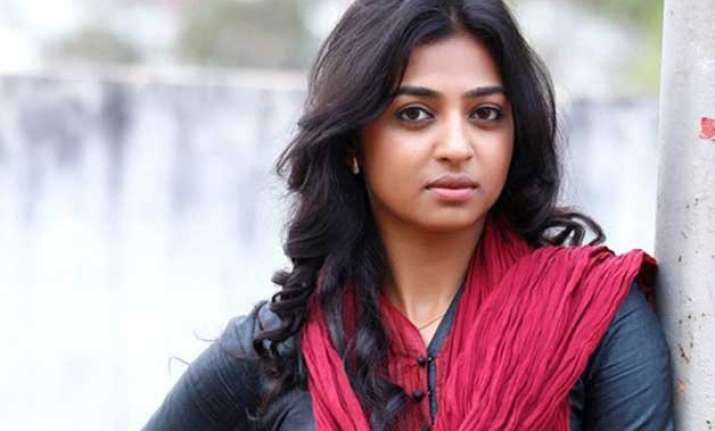 radhika apte saddened by manjhi s premature leak
