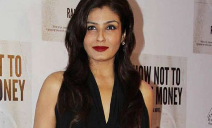 raveena tandon defeats shilpa shetty and madhuri dixit to