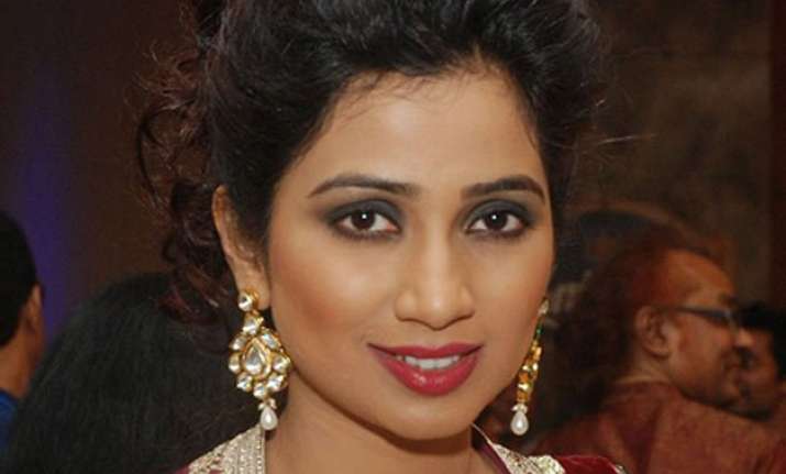 shreya ghoshal receives sera sera bangali award