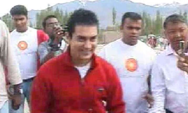all is not well says aamir in leh