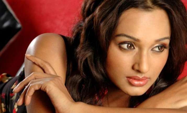 reshmi ghosh loves to play negative roles
