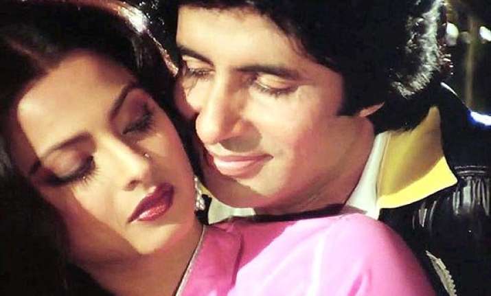 rekha and amitabh bachchan s most romantic scenes see rare