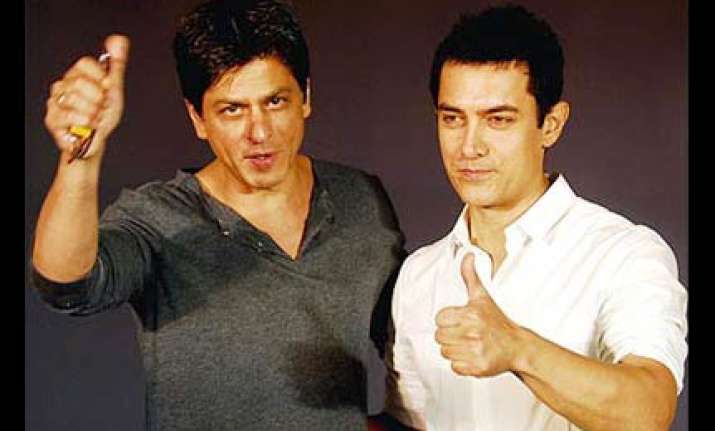 shah rukh aamir to attend big b s paa premiere