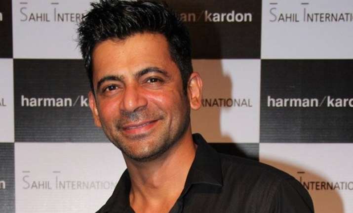 sunil grover gets injured on the sets of deal or no deal