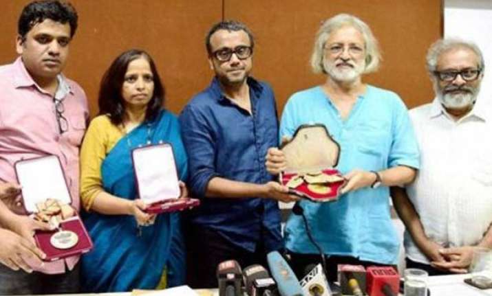 bollywood celebs slam award wapsi move by filmmakers