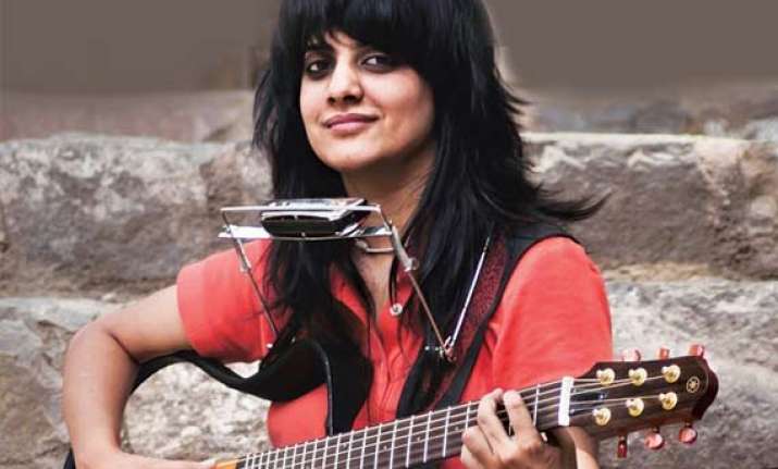 igt contestant jasleen royal enters bollywood with