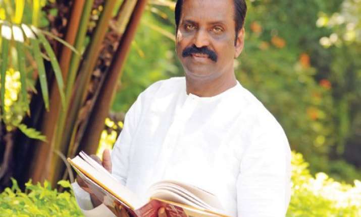 mani ratnam always makes successful love stories vairamuthu