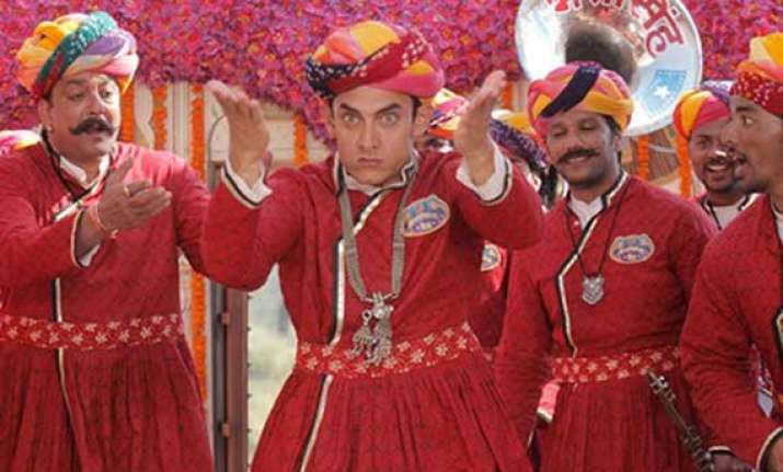 bajrang dal attacks kanpur mall over pk