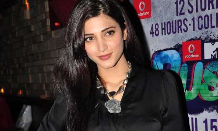 cheating case registered against actress shruti haasan