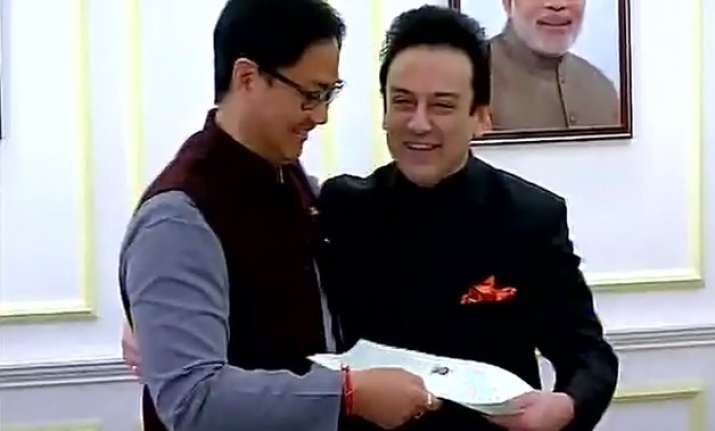 home ministry officially grants indian citizenship to pak