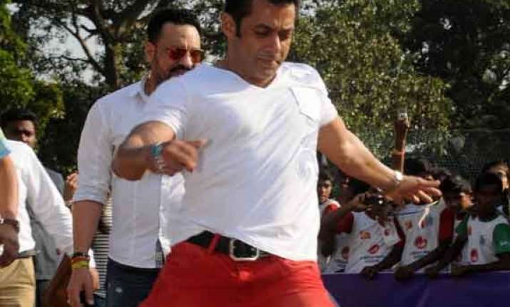 salman khan denies report of buying ownership in isl team