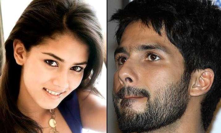 34 year old shahid kapoor to marry a delhi girl who is not