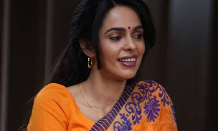 mallika sherawat urges jat protestors to maintain peace and