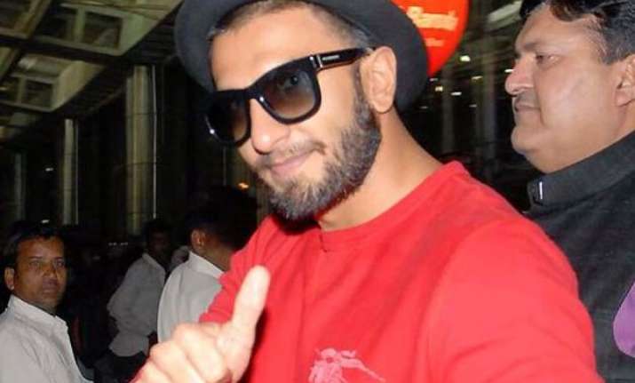 ranveer singh falls off horse gets injured during bajirao