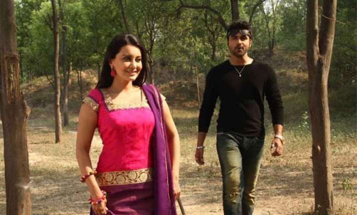 aarya babbar apologises to minissha lamba on big boss 8