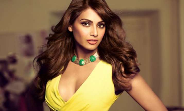 happy birthday bipasha celebs wish nicest and nuttiest lady