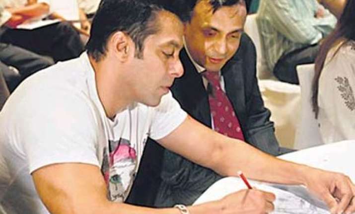 salman pledges his bone marrow to help patients