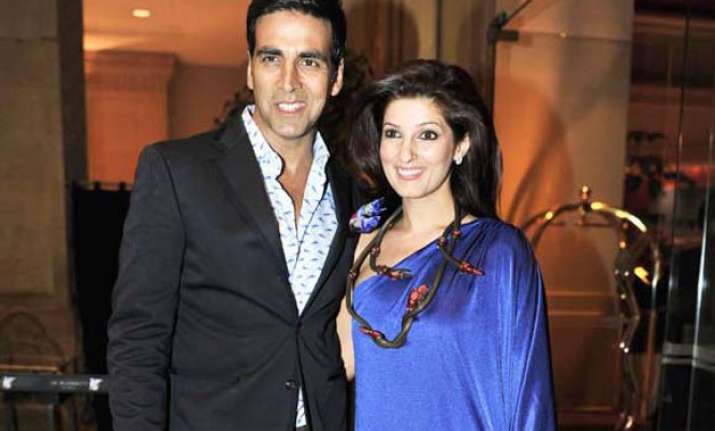 twinkle gets blank look as anniversary gift from akshay