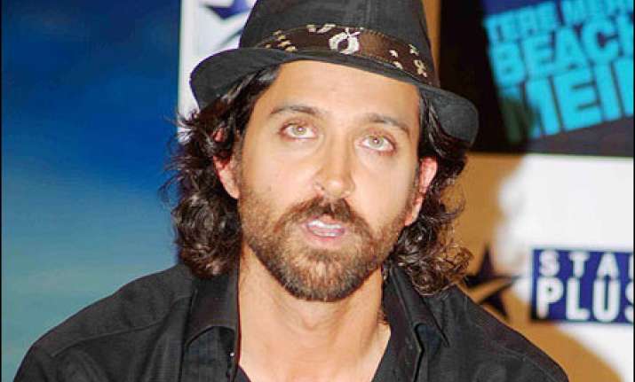 hrithik roshan discharged from hospital