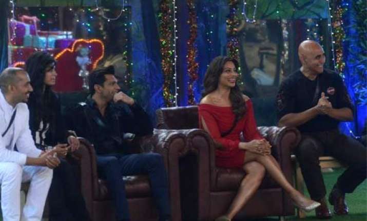 bigg boss 8 day 95 bipasha basu and karan singh grover