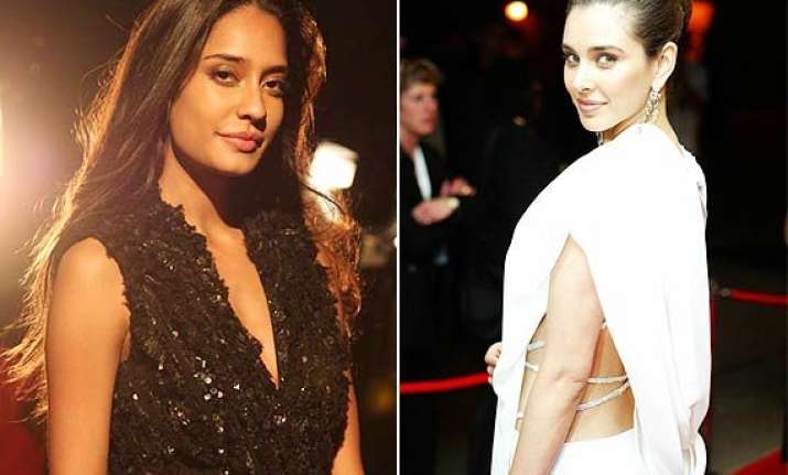 lisa ray compliments lisa haydon for queen