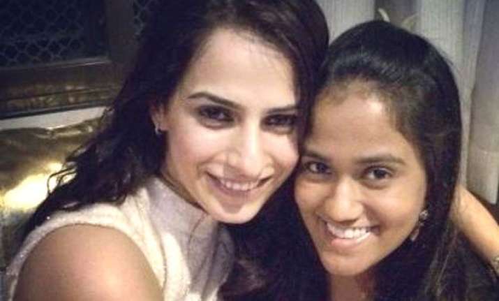 arpita khan motivates friend kashmira irani of amber dhara