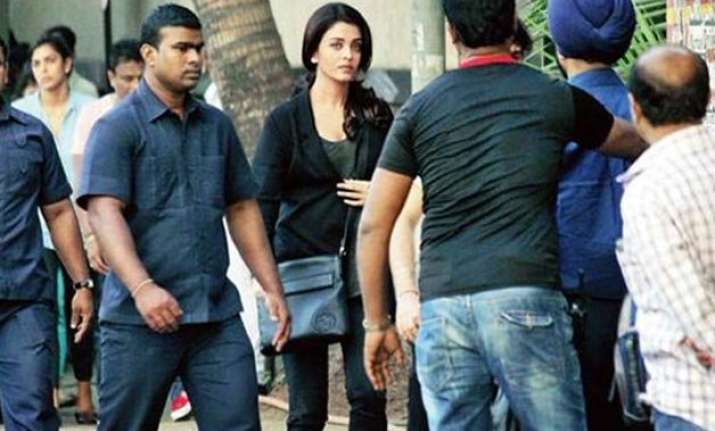 despite being unwell aishwarya continues shooting for jazbaa