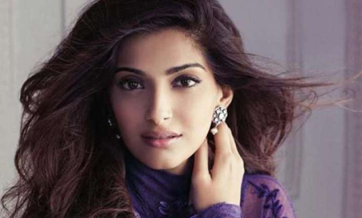 sonam kapoor recovering well from swine flu