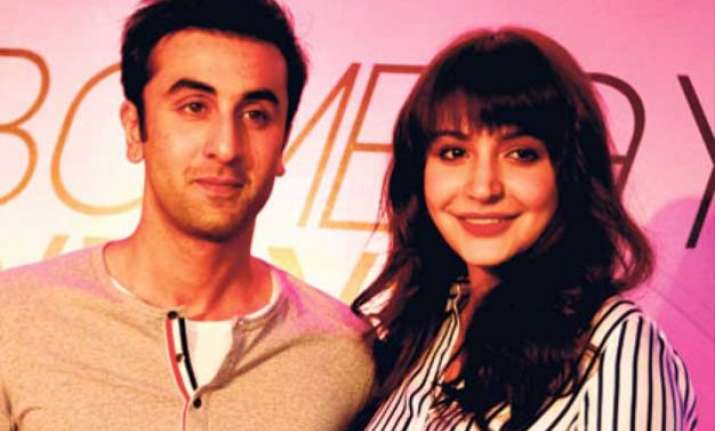 anushka ranbir to share seven lip locks in bombay velvet