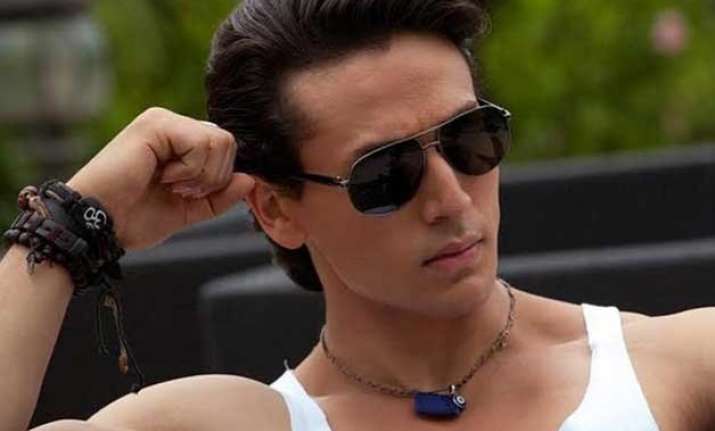 tiger shroff gives tough competition to baaghi co star