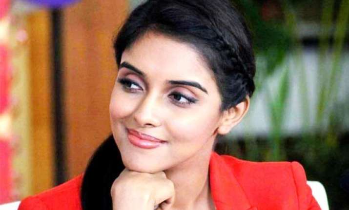 asin to celebrate birthday in paris