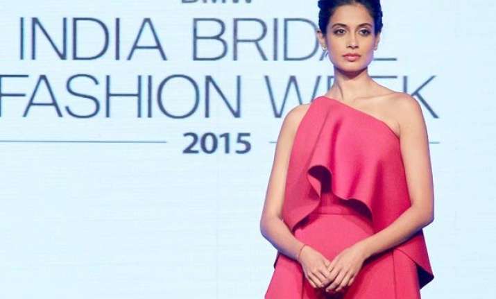 sarah jane dias sings live at ibfw