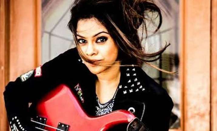 sumona chakravarti turns rockstar for tv show