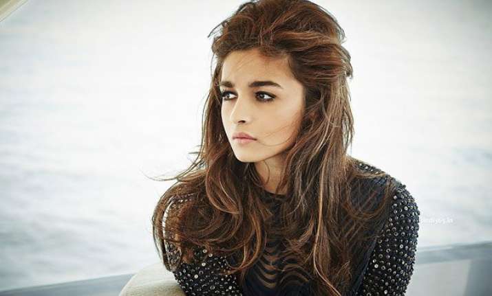 alia bhatt to light up jhalak reloaded finale