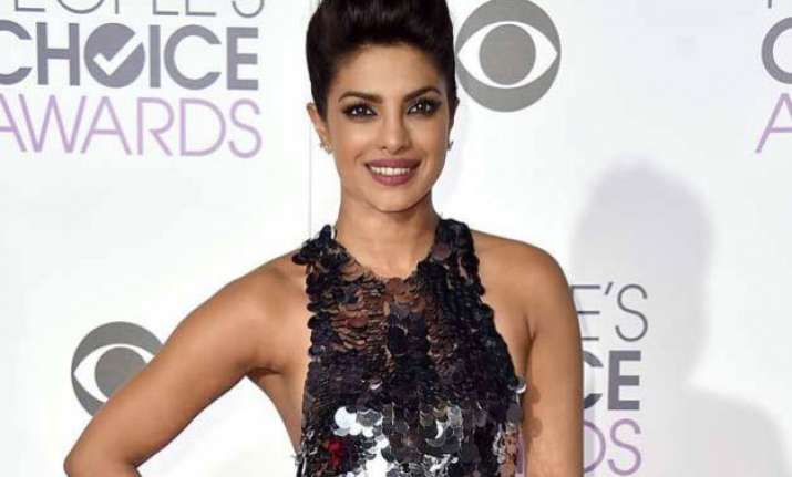 priyanka chopra thanks fans via speaking picture after