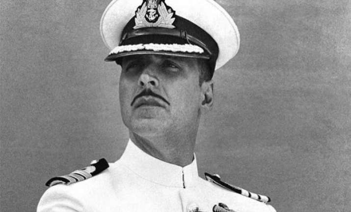 first look akshay kumar looks stunning as navy officer in