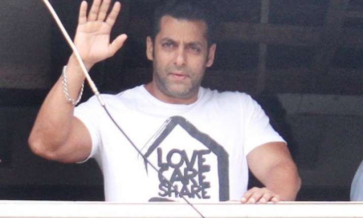 security beefed up outside salman khan s residence after