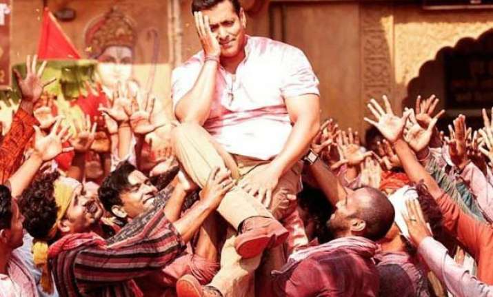like aamir like salman after pk bajrang dal protests