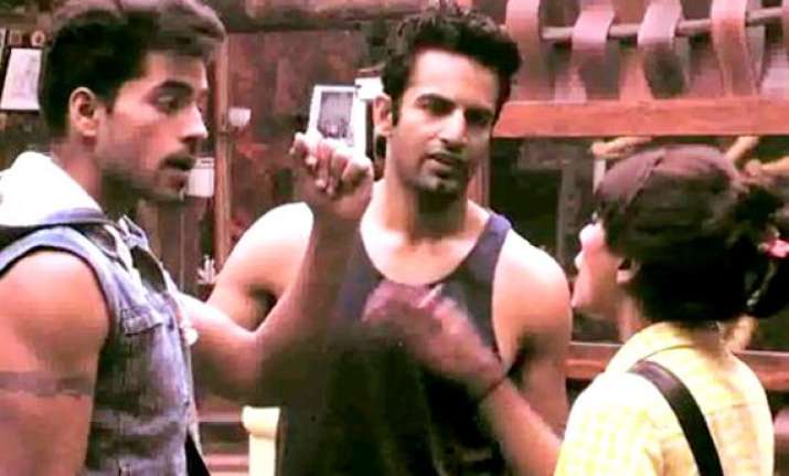 bigg boss 8 day 19 soni calls gautam a liar task and luxury