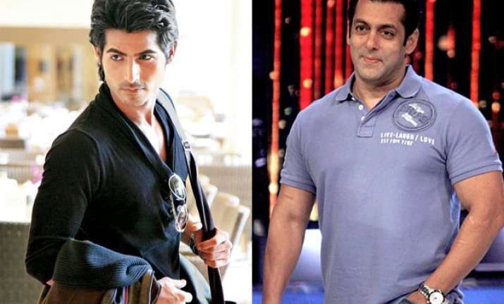 omkar kapoor seeks salman s blessings for his debut film