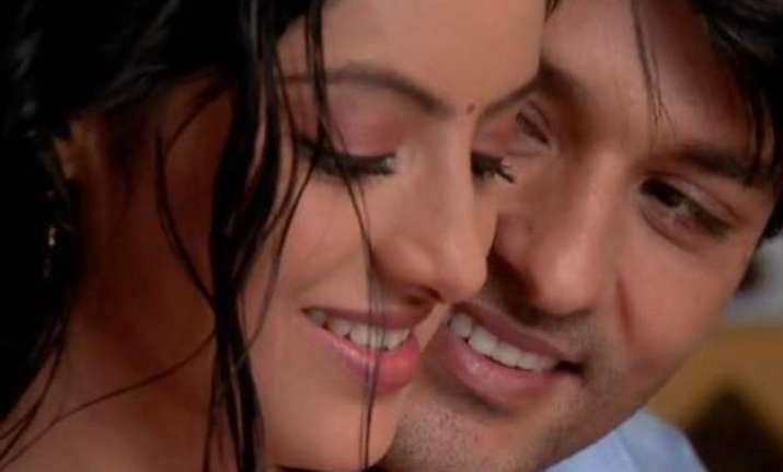 diya aur baati hum sooraj and sandhya romance during mooh