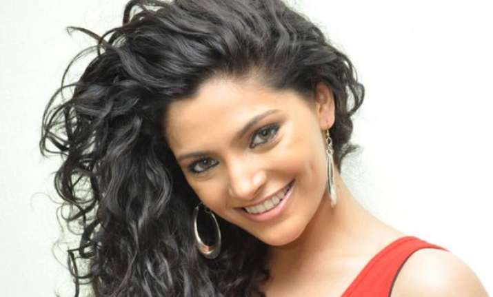 saiyami kher gearing up for big telugu debut