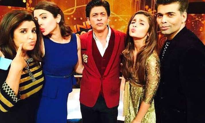 shah rukh khan to treat farah karan alia and anushka on his