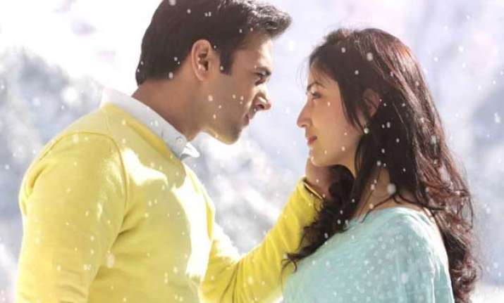 sanam re earns rs.5.04 crore on opening day