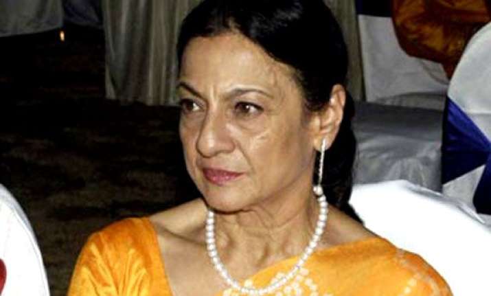 Tanuja Hospitalised After Complaining Of Breathing Problem 