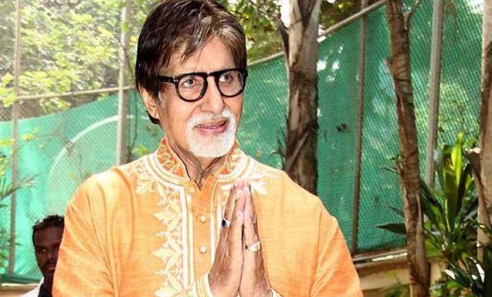 amitabh bachchan cuts birthday cake with media
