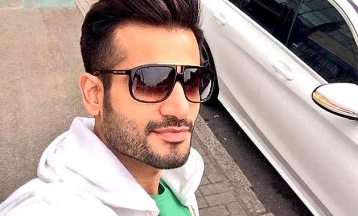 karan tacker celebrates birthday sans girlfriend crystal d