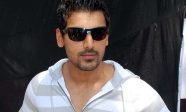john abraham suffers hairline fracture during action