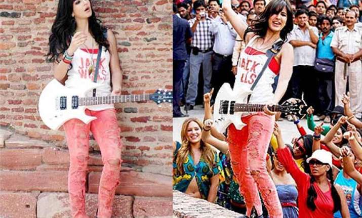 katrina continues yash raj tradition of grunge