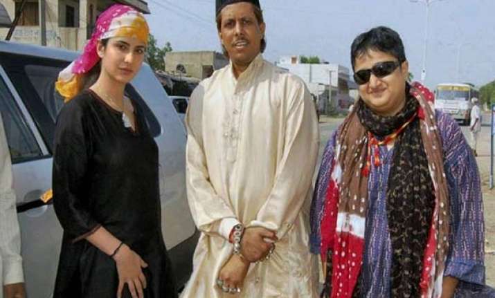 katrina visit ajmer dargah prays for znmd success